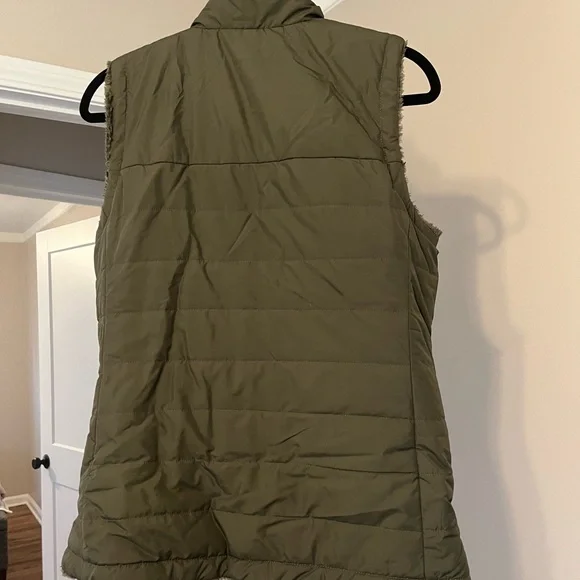 The North Face Women’s  Forest Green Quilted Vest - Picture 3 of 4